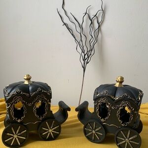 Elegant Black and Gold Carriage Decor Set